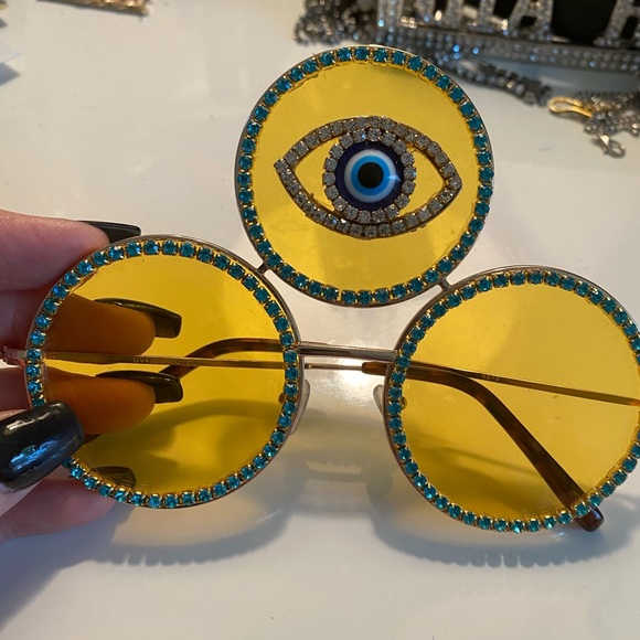 3rd 👁 EYE unique boutique sunglasses - Picture 2 of 3